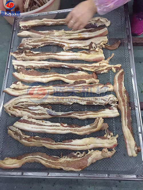 四川臘肉烘干機(jī)客戶(hù)現(xiàn)場(chǎng)